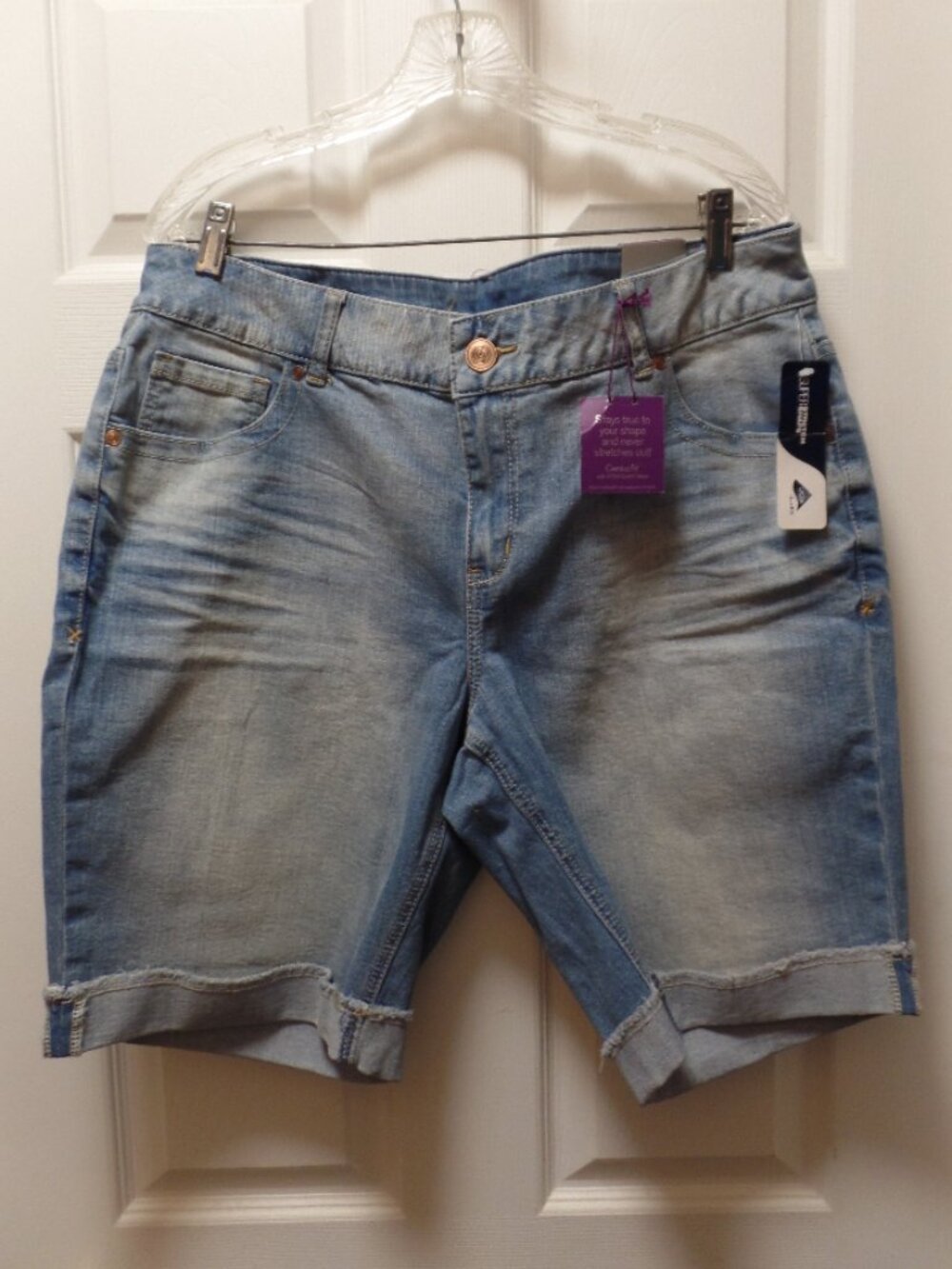 *NWT* Lane Bryant 18 18W 2X BERMUDA Light Blue GENIUS FIT Lycra Sky Denim Shorts